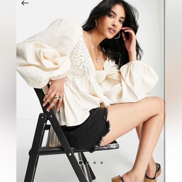 ASOS DESIGN v neck crochet top with frill sleeve and peplum hem in white - Picture 2 of 4